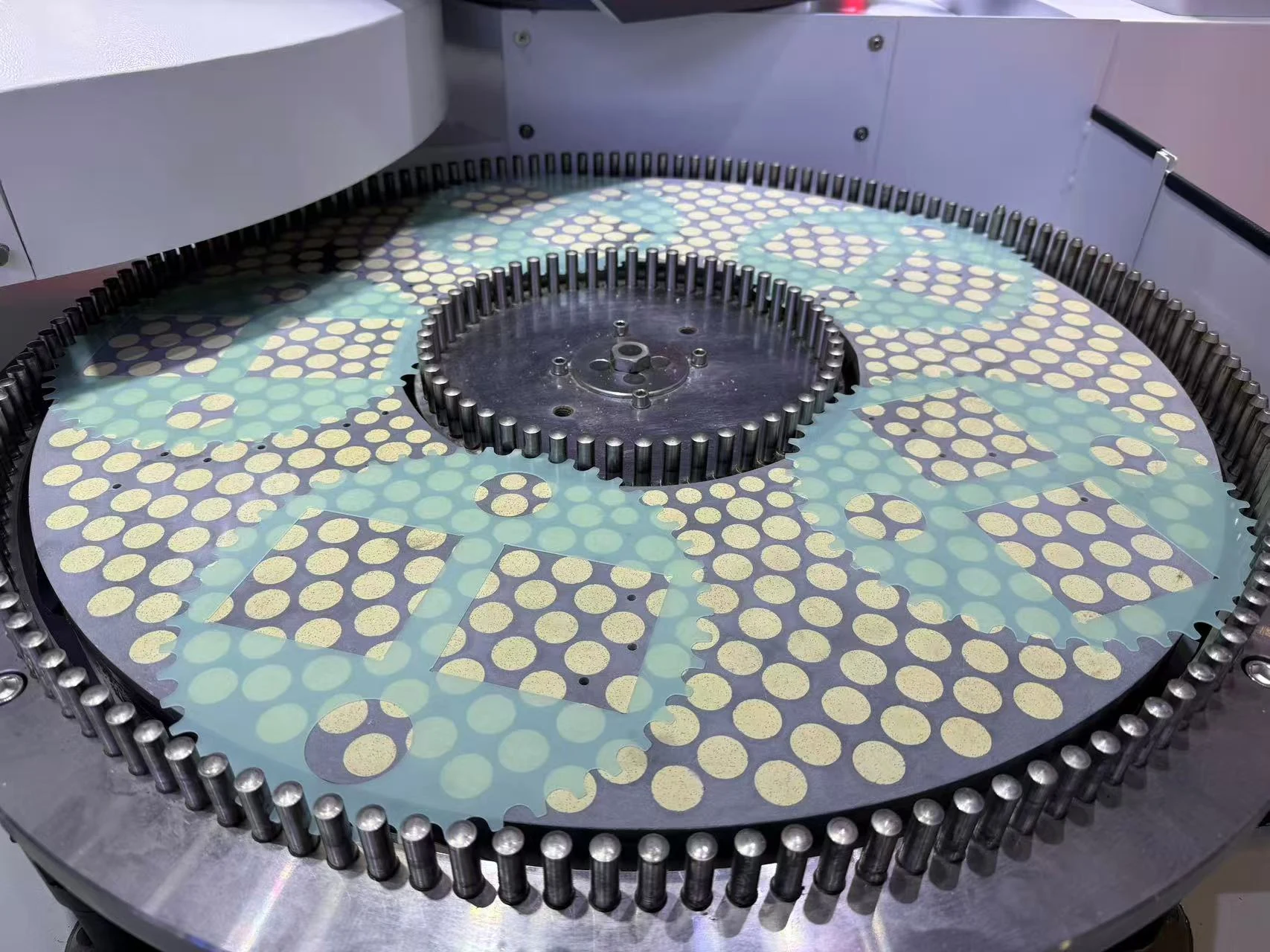 User-supplied grinding process photograph; specific model not identified